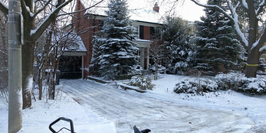 Snow shoveling and snow removal services from Gardenzilla in midtown & North Toronto.